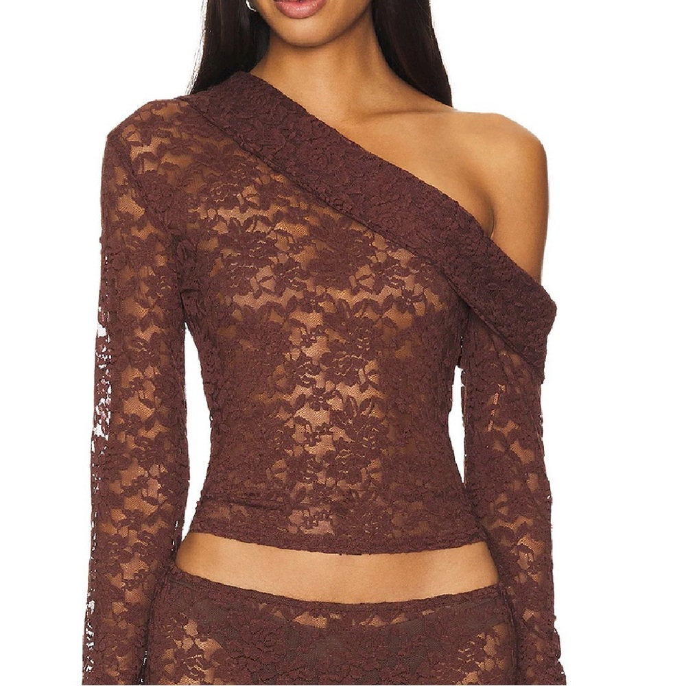 NWT REVOLVE LIONESS BLACK SWAN OFF SHOULDER
CHOCOLATE SIZE SMALL